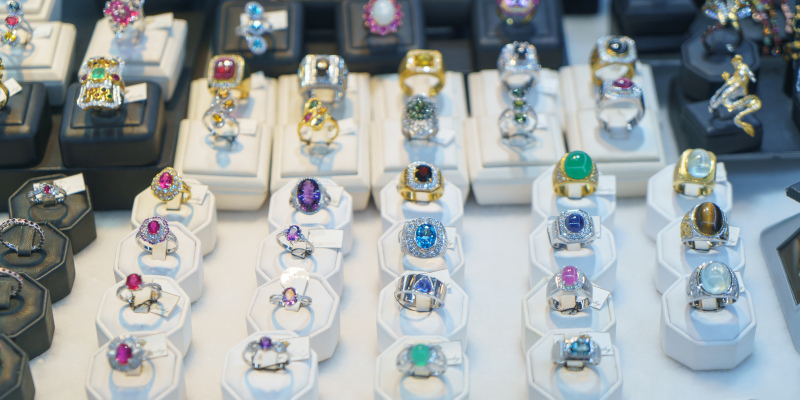 Here’s Why You Should Consider Buying Jewelry From a Pawn Shop